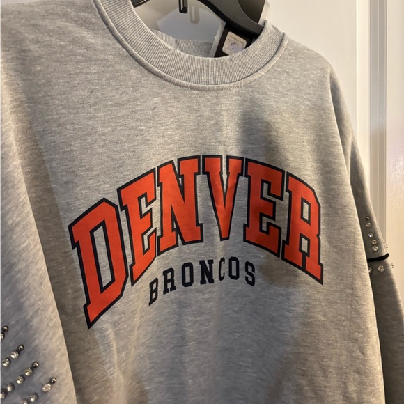Woman’s Denver Broncos Gray Sweatshirt with Studded Sleeves Sz L - Picture 5 of 6